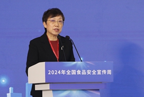 海關總署黨委委員、政治部主任呂偉紅_副本.jpg